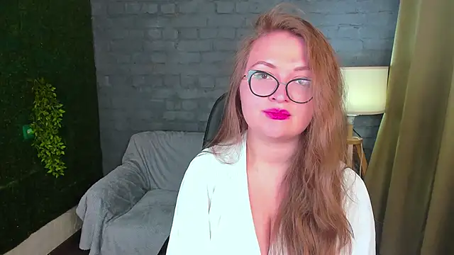 Snapshot of Mary_Klay chatting on 11-18-25, 04:22 Mary Klay online show from 11-18-25, 04:22