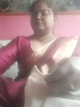 Snapshot of Simran62 chatting on 12-23-25, 10:57 Simran62 online show from 12-23-25, 10:57