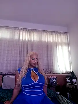 Snapshot of LaReineCleo chatting on 05-12-26, 10:12 LaReineCleo online show from 05-12-26, 10:12