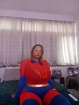 Snapshot of LaReineCleo chatting on 05-21-26, 10:44 LaReineCleo online show from 05-21-26, 10:44
