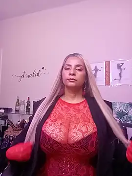 Snapshot of LaReineCleo chatting on 06-18-26, 10:41 LaReineCleo online show from 06-18-26, 10:41