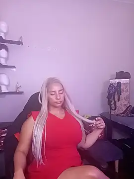 Snapshot of LaReineCleo chatting on 07-16-26, 11:05 LaReineCleo online show from 07-16-26, 11:05