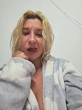 Snapshot of KaylinJan chatting on 06-30-26, 06:31 KaylinJan online show from 06-30-26, 06:31
