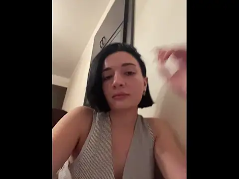 Snapshot of Pineapple chatting on 11-21-25, 05:33 Pineapple online show from 11-21-25, 05:33