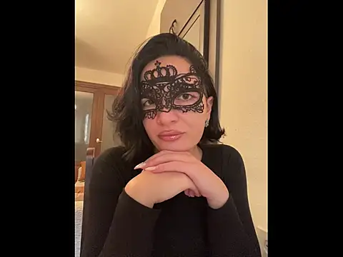 Snapshot of Pineapple chatting on 11-25-25, 11:54 Pineapple online show from 11-25-25, 11:54