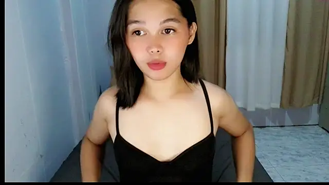 Snapshot of sluttyLeila chatting on 03-21-26, 12:32 sluttyLeila online show from 03-21-26, 12:32