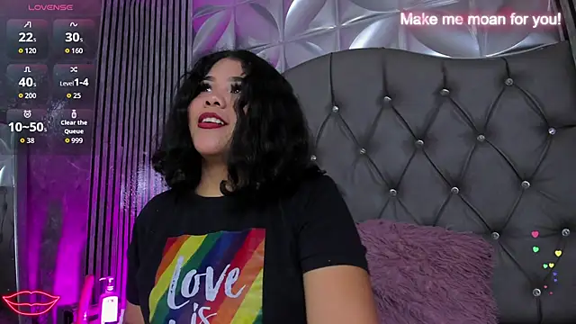 Snapshot of Amanda_Mooree chatting on 05-30-26, 04:20 Amanda Mooree online show from 05-30-26, 04:20