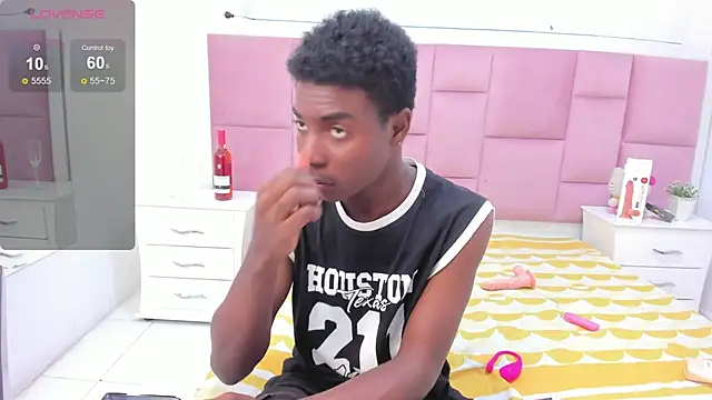 NoahJhonson69 online show from 12-02-25, 06:58