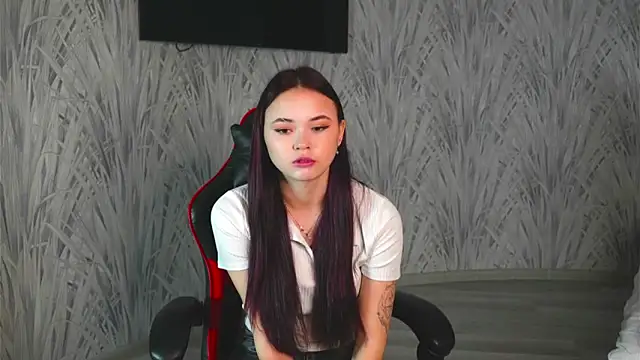 CarleeHake online show from 11-19-25, 02:55