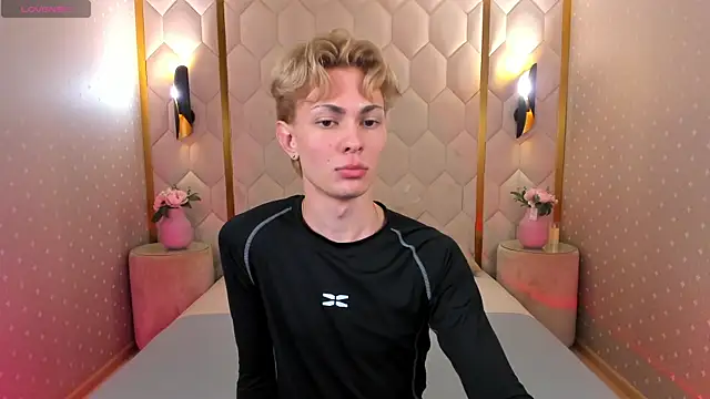 Snapshot of Even_Vrot chatting on 11-21-25, 07:45 Even Vrot online show from 11-21-25, 07:45