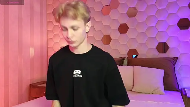 Snapshot of Even_Vrot chatting on 11-28-25, 08:00 Even Vrot online show from 11-28-25, 08:00