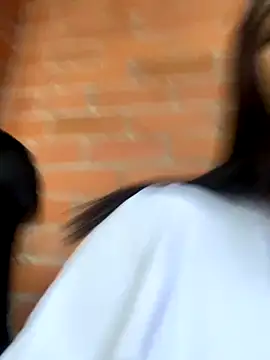 Snapshot of Sara_storm_outdoors chatting on 11-18-25, 07:40 Sara storm outdoors online show from 11-18-25, 07:40