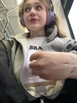 Snapshot of RussianWoman chatting on 12-20-25, 09:49 RussianWoman online show from 12-20-25, 09:49