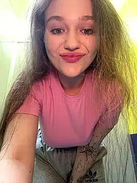 Snapshot of RussianWoman chatting on 01-10-26, 06:26 RussianWoman online show from 01-10-26, 06:26