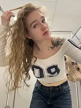 Snapshot of RussianWoman chatting on 06-07-26, 02:27 RussianWoman online show from 06-07-26, 02:27