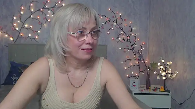 Snapshot of LaurenWishy chatting on 05-01-26, 11:59 LaurenWishy online show from 05-01-26, 11:59