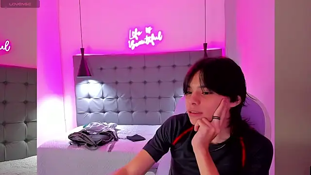 Snapshot of Sylasfrost chatting on 11-26-25, 10:27 Sylasfrost online show from 11-26-25, 10:27