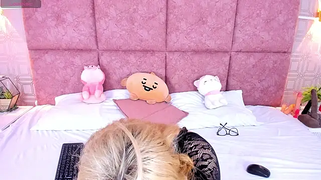 NathalieRoss1 online show from 04-21-26, 06:09