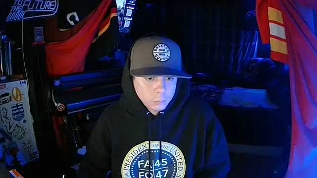 Snapshot of Bowerboi chatting on 11-19-25, 05:29 Bowerboi online show from 11-19-25, 05:29