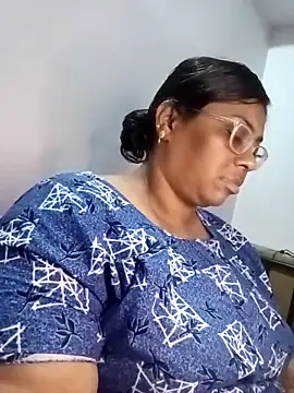 Snapshot of Riya-mallus chatting on 11-28-25, 07:49 Riya-mallus online show from 11-28-25, 07:49