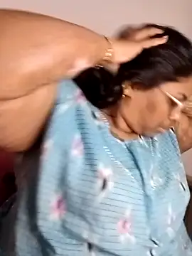 Snapshot of Riya-mallus chatting on 12-01-25, 06:40 Riya-mallus online show from 12-01-25, 06:40