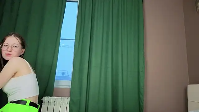 Snapshot of MiraFenech chatting on 11-28-25, 05:32 MiraFenech online show from 11-28-25, 05:32