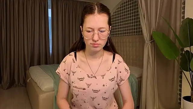 Snapshot of MiraFenech chatting on 11-30-25, 06:06 MiraFenech online show from 11-30-25, 06:06