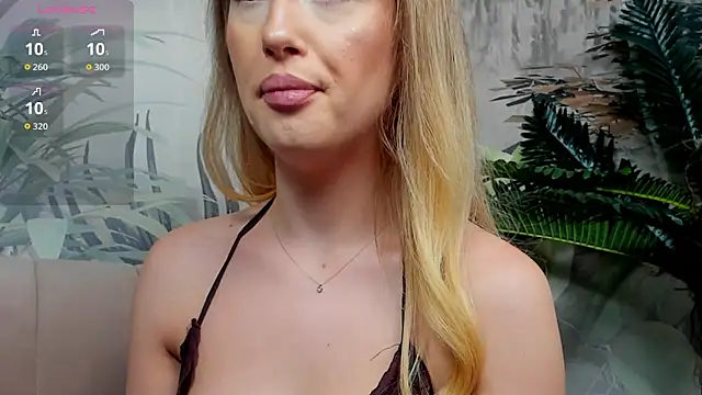 ChloeeBee online show from 11-25-25, 07:03