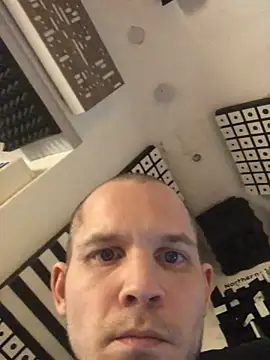 Spielzeugtwink online show from 04-03-26, 03:32