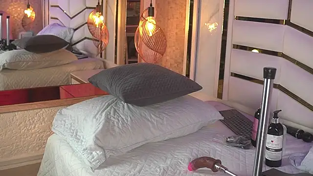 luciana agudelo online show from 06-06-26, 07:29