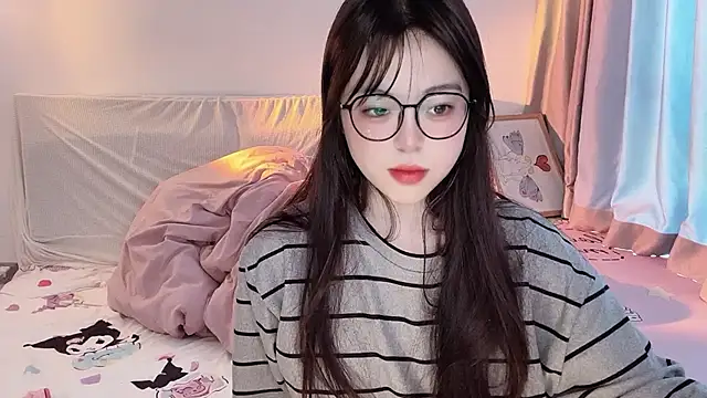 Snapshot of -Angela chatting on 11-26-25, 03:18 -Angela online show from 11-26-25, 03:18