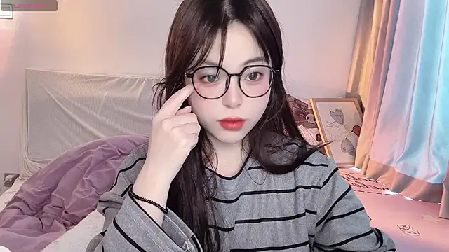 Snapshot of -Angela chatting on 11-28-25, 04:26 -Angela online show from 11-28-25, 04:26