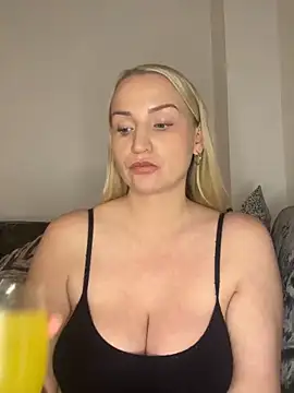 BootyQueenApril online show from 12-13-25, 10:04