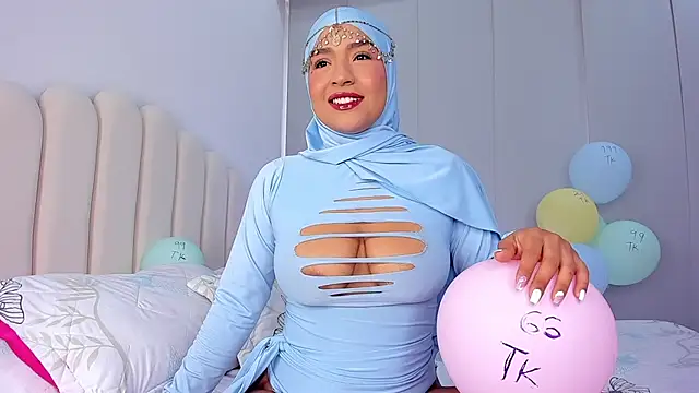 Amira-Zahra online show from 04-18-26, 09:26