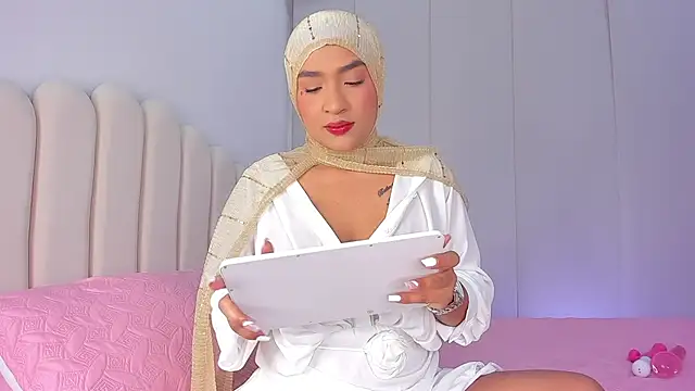 Snapshot of Amira-Zahra chatting on 05-01-26, 10:25 Amira-Zahra online show from 05-01-26, 10:25