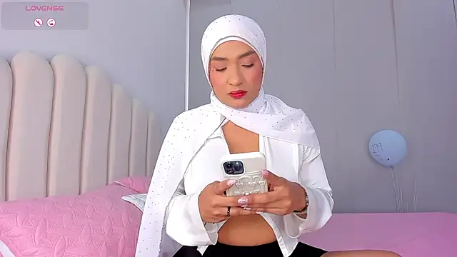 Snapshot of Amira-Zahra chatting on 05-24-26, 07:19 Amira-Zahra online show from 05-24-26, 07:19