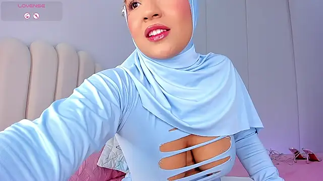 Amira-Zahra online show from 06-12-26, 10:41