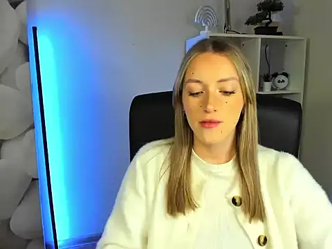 EvelynBlond online show from 11-25-25, 06:24