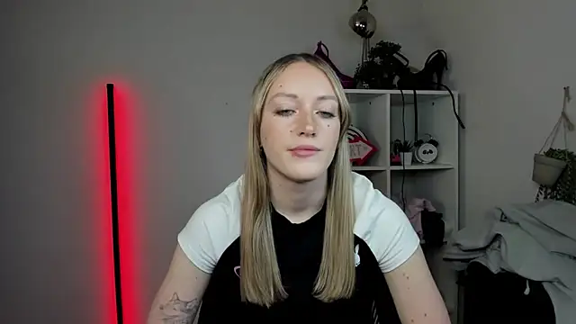 EvelynBlond online show from 04-09-26, 12:32