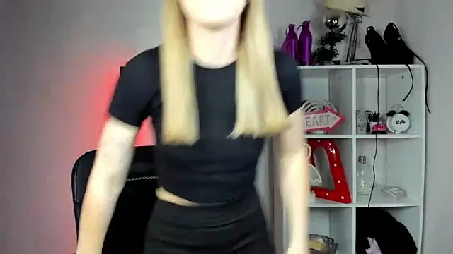 EvelynBlond online show from 06-05-26, 12:33