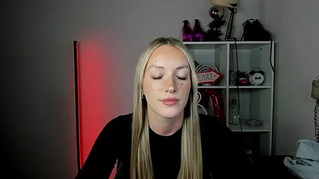 EvelynBlond online show from 06-22-26, 01:41