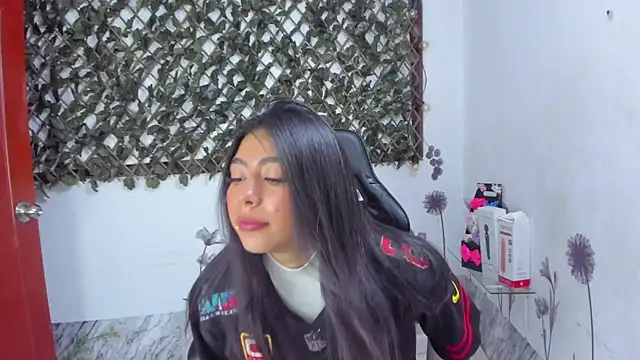 NaommiCampbell online show from 11-21-25, 09:57