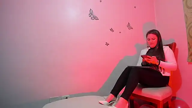 Snapshot of tiffanystorms- chatting on 11-30-25, 03:54 tiffanystorms- online show from 11-30-25, 03:54