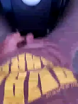 Snapshot of Meow_buggie chatting on 12-22-25, 02:47 Meow buggie online show from 12-22-25, 02:47