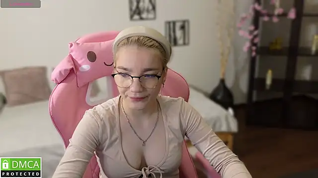 Snapshot of Megan_Lora chatting on 11-26-25, 01:06 Megan Lora online show from 11-26-25, 01:06