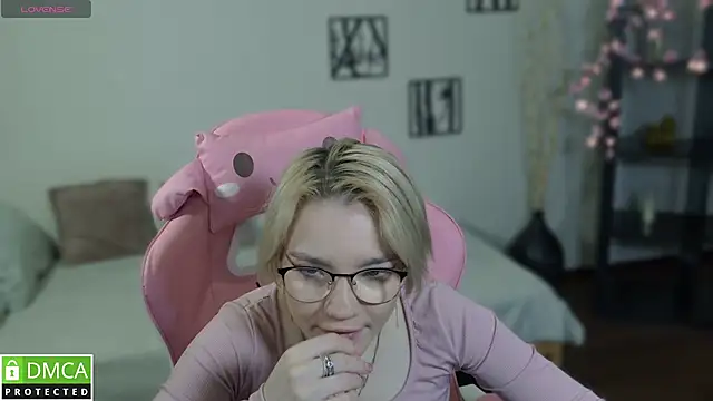 Megan Lora online show from 12-02-25, 01:22