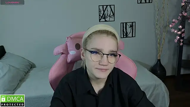 Megan Lora online show from 01-08-26, 12:46