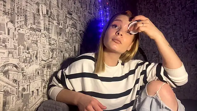 SophieLorein online show from 11-30-25, 10:08