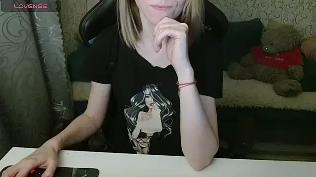   Katherine    online show from 11-20-25, 09:03