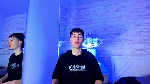 Snapshot of Emir_Ozan_ chatting on 11-28-25, 11:24 Emir Ozan online show from 11-28-25, 11:24